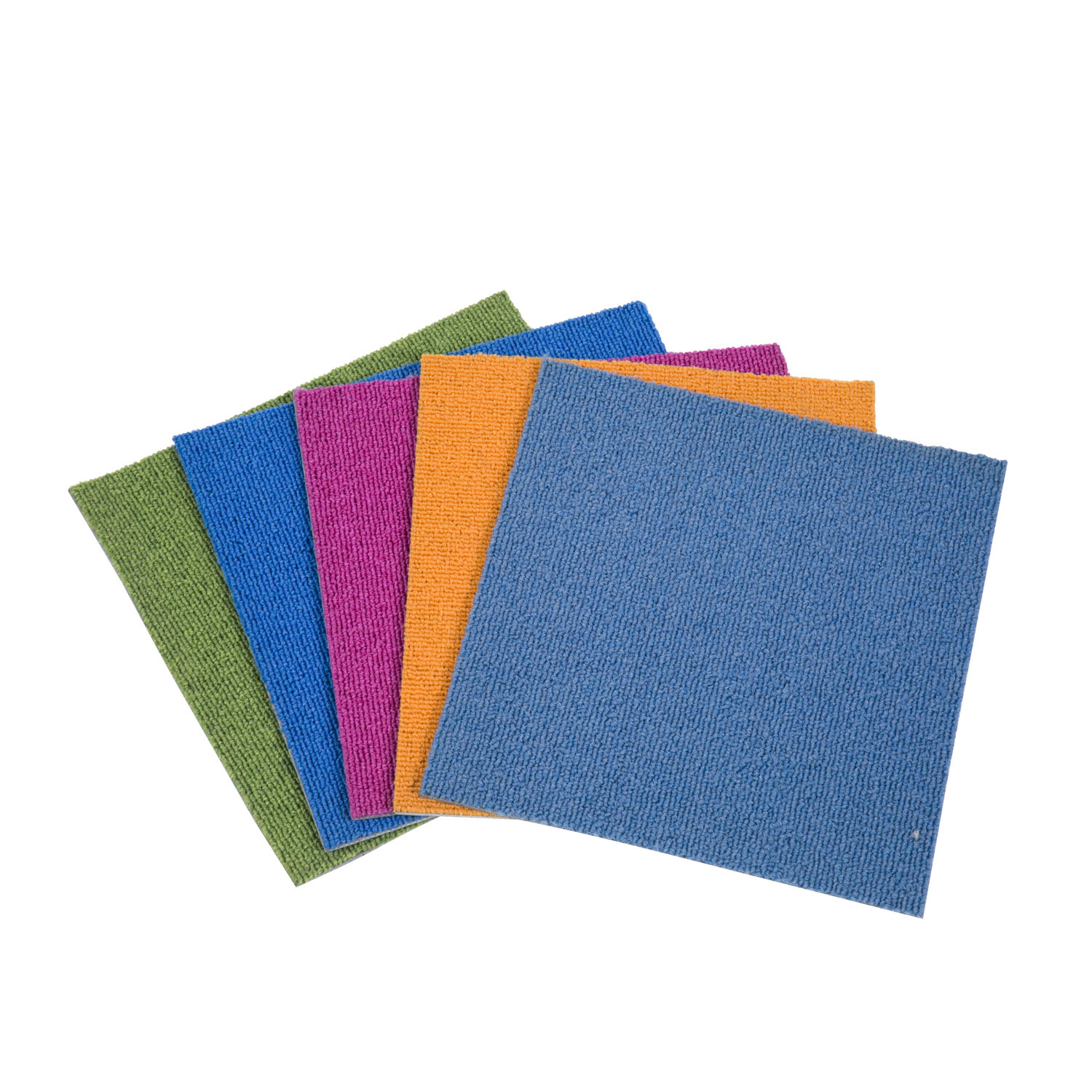 Sin baldosas de alfombra multicolores adhesivas para sótano